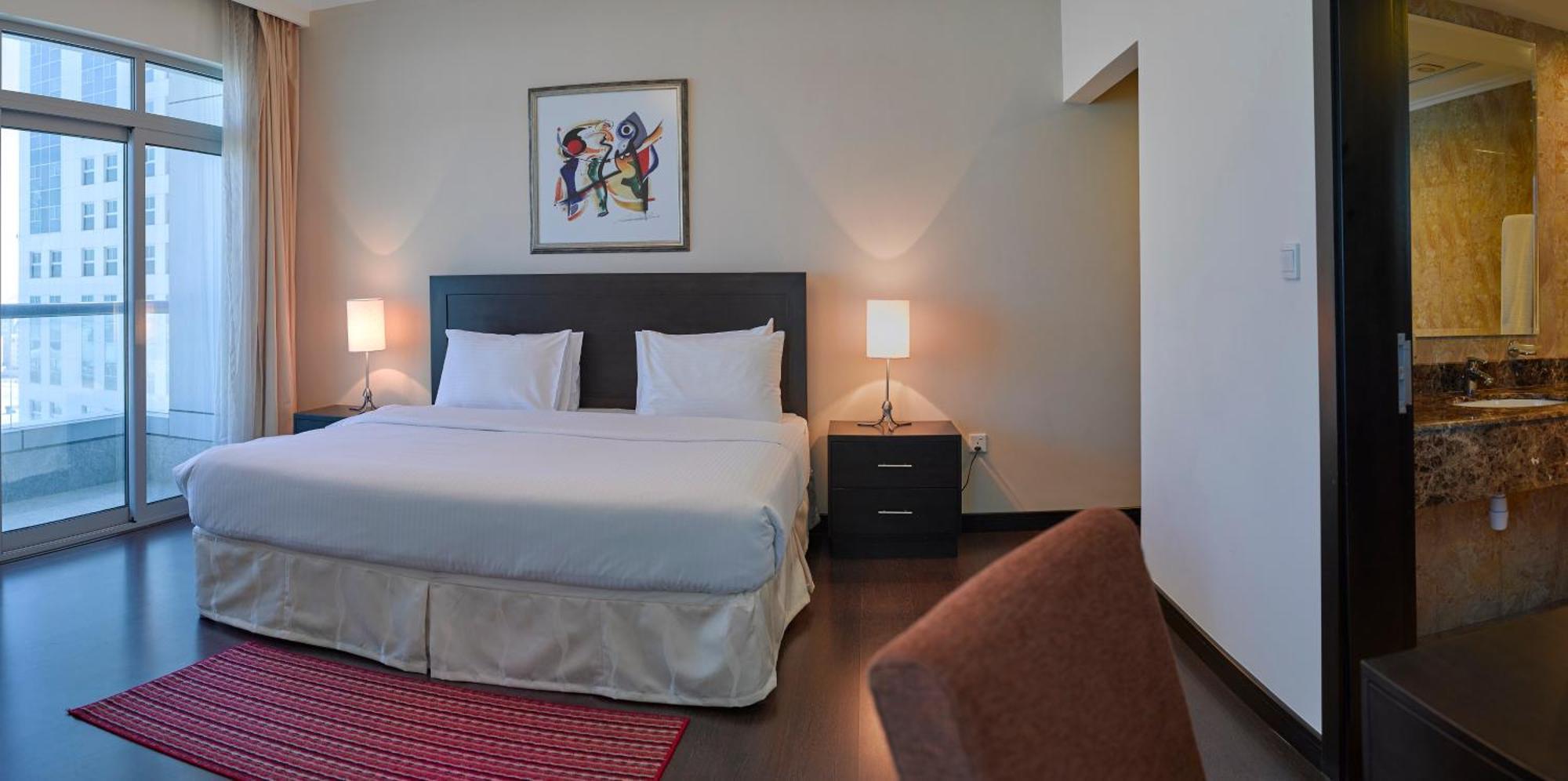 Tulip Hotel & Suites Manama Room photo